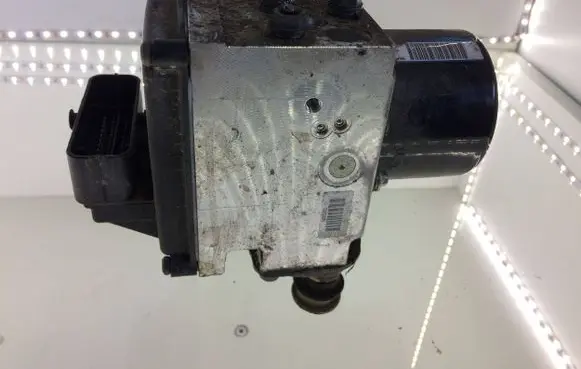 Volkswagen PASSAT B6 ABS Pump 3C0614109D 16431602 16431502C