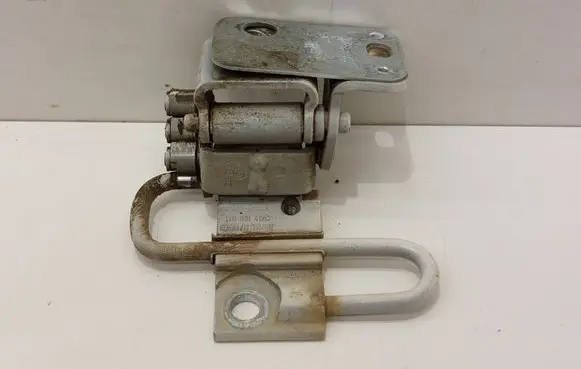 Volkswagen Caddy Front door lower hinge 1T0831412C