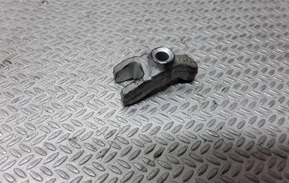 Opel Vectra C Fuel Injector clamp holder