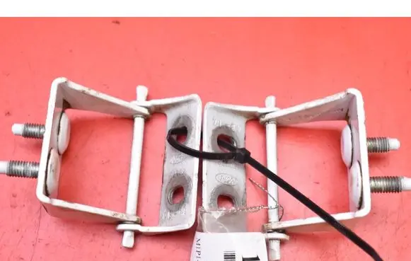 Tailgate/trunk/boot hinge