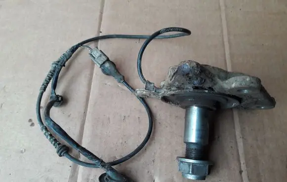 Renault Scenic III - Grand scenic III Rear wheel hub 479000010R