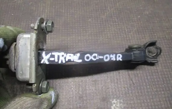 Nissan X-Trail T30 Loading door check strap stopper 