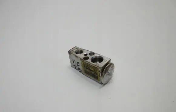 Audi Q2 - Air conditioning (A/C) expansion valve 5Q0816679B