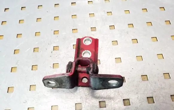 Mitsubishi ASX Rear door lower hinge