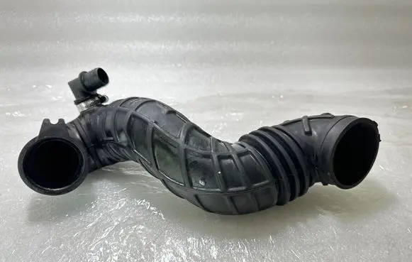 Audi 100 S4 C4 Air intake hose/pipe 4A0145747A 069129631