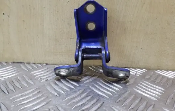 Mazda 3 I Rear door lower hinge