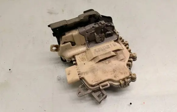 Audi A4 S4 B8 8K Rear door lock 8K0839016C