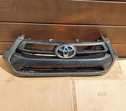 Toyota Hilux VIII Front bumper upper radiator grill 531000KJ80 531000KU30