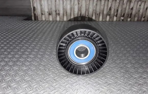 Toyota Avensis T250 Belt tensioner pulley 