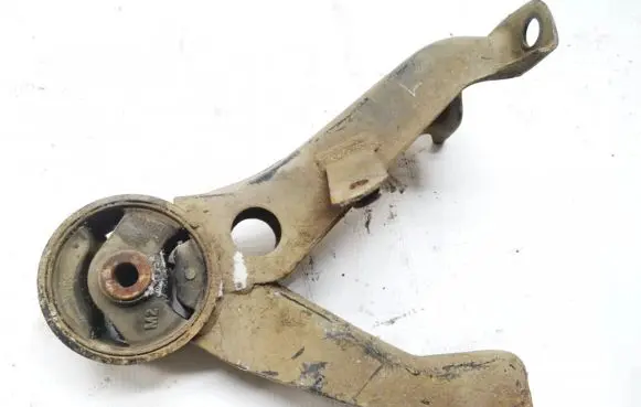 Citroen C-Crosser Engine mount bracket MN184059