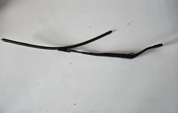 BMW X3 G01 Front wiper blade arm 7399012
