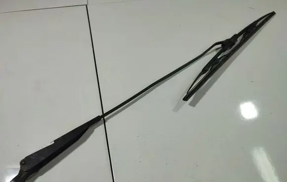 Renault Thalia I Front wiper blade arm 