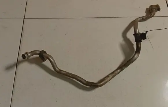 Nissan Tiida C11 Air conditioning (A/C) pipe/hose 13708100