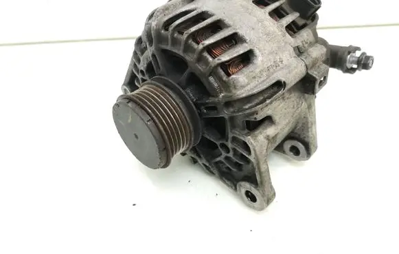 Hyundai i30 Generator/alternator 373002A600 TG12C090 2607316A