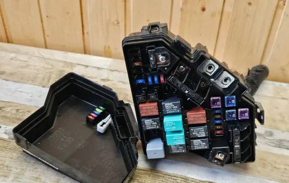 Honda Civic Fuse module SNAA312 NA49KRSRA091023
