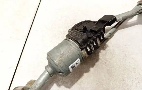 Volkswagen Polo IV 9N3 Wiper motor 6q1955119a 0390241524