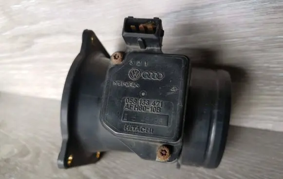 Volkswagen Golf IV Mass air flow meter 058133471