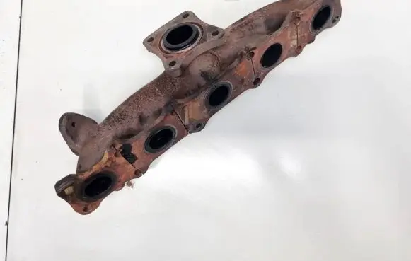 Volvo XC70 Exhaust manifold 30757870