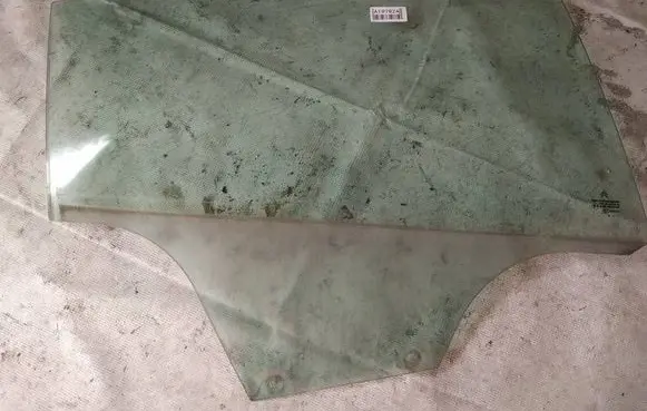 Rear door window glass