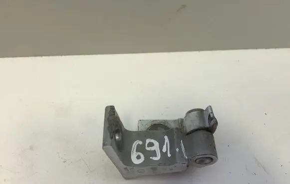 Volkswagen Golf VII Front door lower hinge 8K0831401A A046574