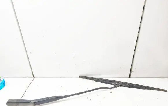 Opel Astra G Front wiper blade arm 90559554
