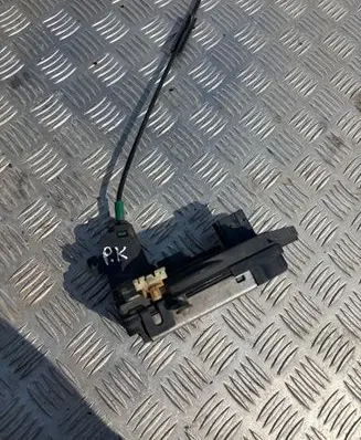 Opel Astra H Front door lock 13210748