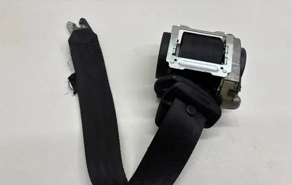 Volvo XC90 Third row seat belt 30661937