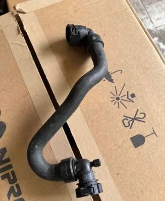 Peugeot 2008 II Coolant pipe/hose 