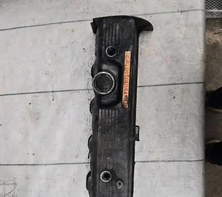 Mitsubishi Pajero Rocker cam cover 