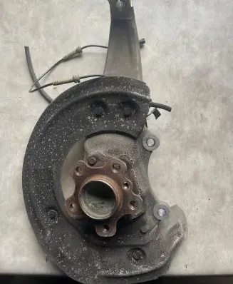 BMW 7 G11 G12 Front wheel hub 6884379