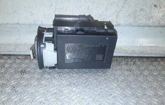 Volkswagen PASSAT B6 Ignition lock 3C0905843Q 33303301 12401801453769