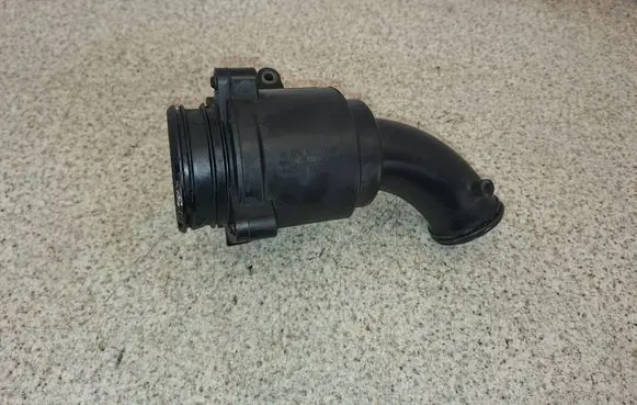 Mercedes-Benz R W251 Air intake hose/pipe A6421400687 4010202B