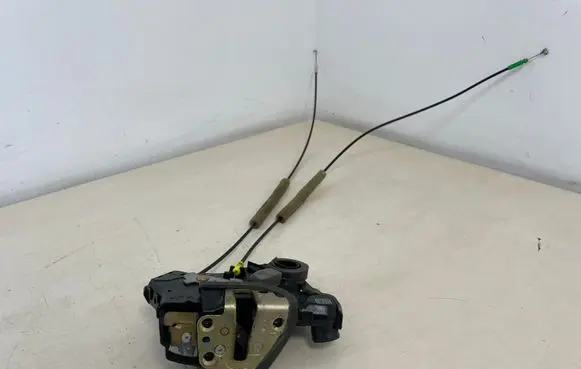 Toyota Corolla E120 E130 Front door lock 