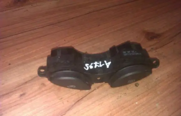 Ford Focus Windscreen/window heater switch 98AG18C621AG