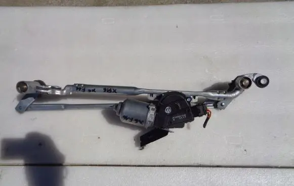 BMW X6 F16 Front wiper linkage and motor 7350336