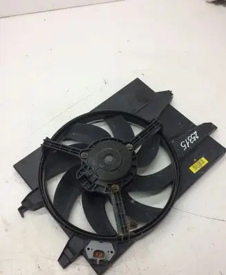 Ford Fiesta Radiator cooling fan shroud 8240368
