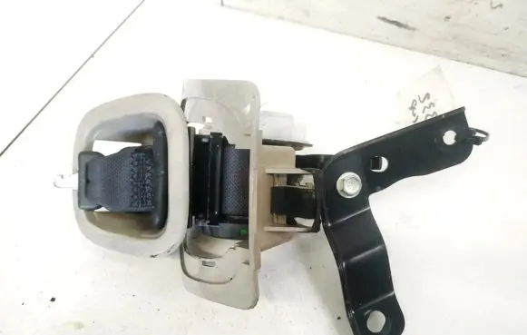 Middle seatbelt (rear)