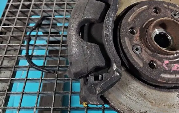 Renault Trafic III (X82) Front brake caliper IMPRK1551975
