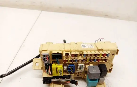 Toyota Avensis T250 Fuse box set 82641ca030