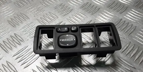 Toyota Avensis T250 Wing mirror switch