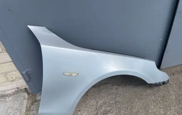 BMW 5 E60 E61 Fender