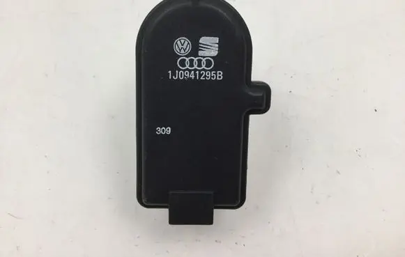 Volkswagen Golf IV Headlight level adjustment motor 1J0941295B