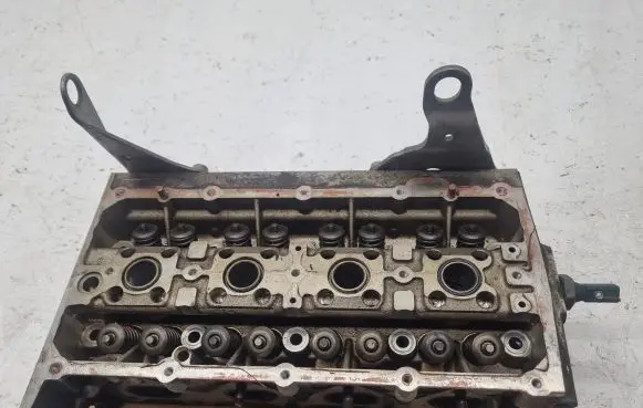 Volkswagen PASSAT B6 Engine head 03C103358AQ 03C103358