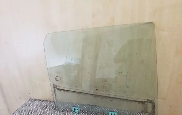 Nissan Juke I F15 Rear door window glass