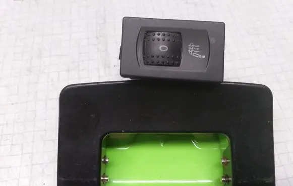 Volkswagen PASSAT B5.5 Seat heating switch 3B0963564C