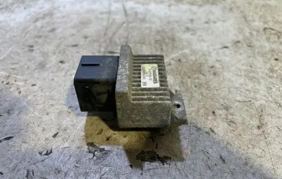Renault Megane III Glow plug pre-heat relay FGPR812 8200859243