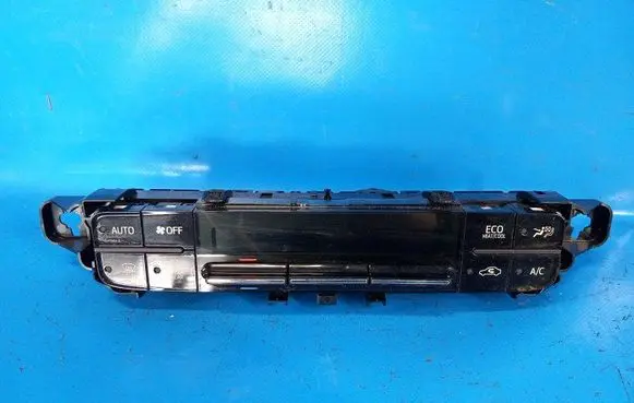 Toyota Prius xw60 Air conditioning/heating control unit 5590047191