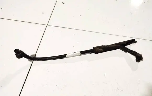 Volkswagen PASSAT B5.5 Engine coolant pipe/hose