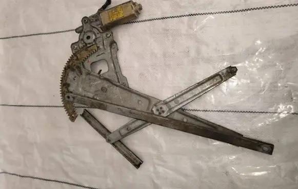 Nissan Patrol Y61 Front window lifting mechanism without motor 80731vb910