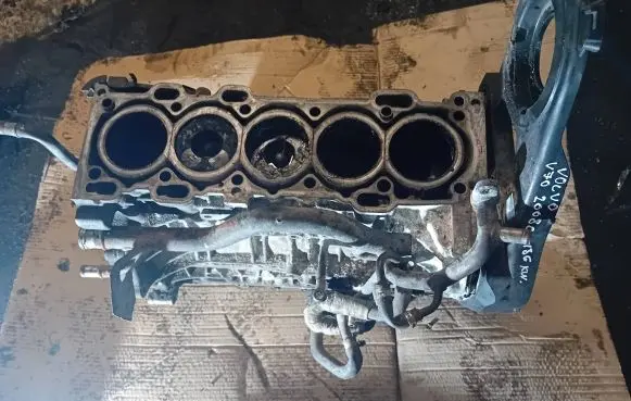Volvo V70 Engine